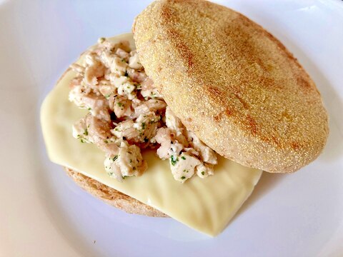 サラダチキンと豆腐のイングリッシュマフィン